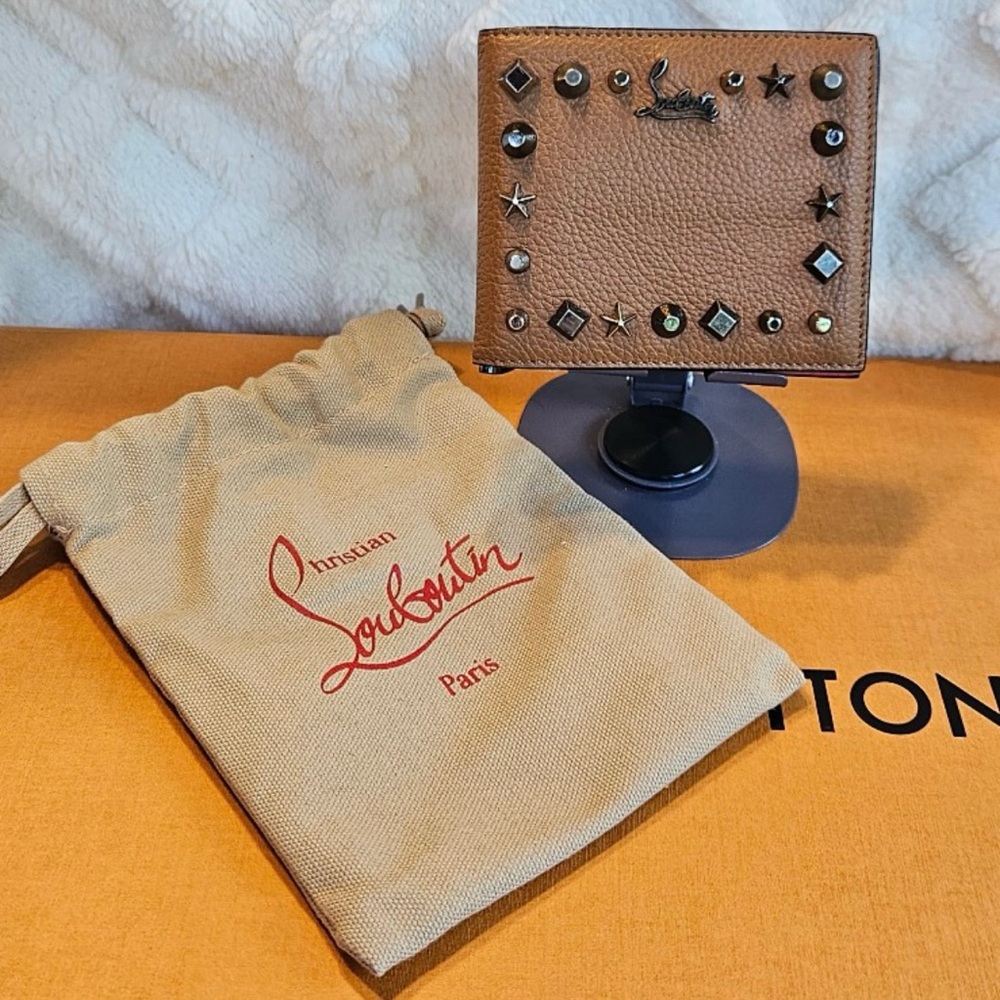 New Christian Louboutin MenTan Studded Wallet comes with dust bag - Picture 5 of 14